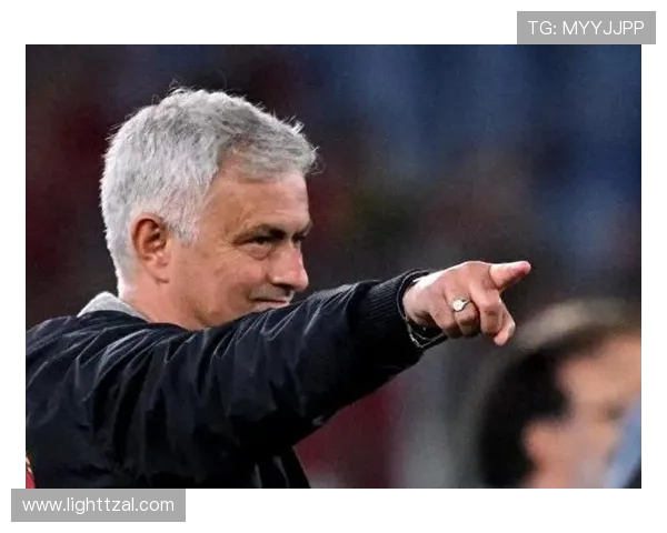 罗马诺:费内巴切接近租借杜兰,穆里尼奥钦点锋线新援 罗马诺:费内巴切接近租借杜兰,穆里尼奥钦点锋线新援